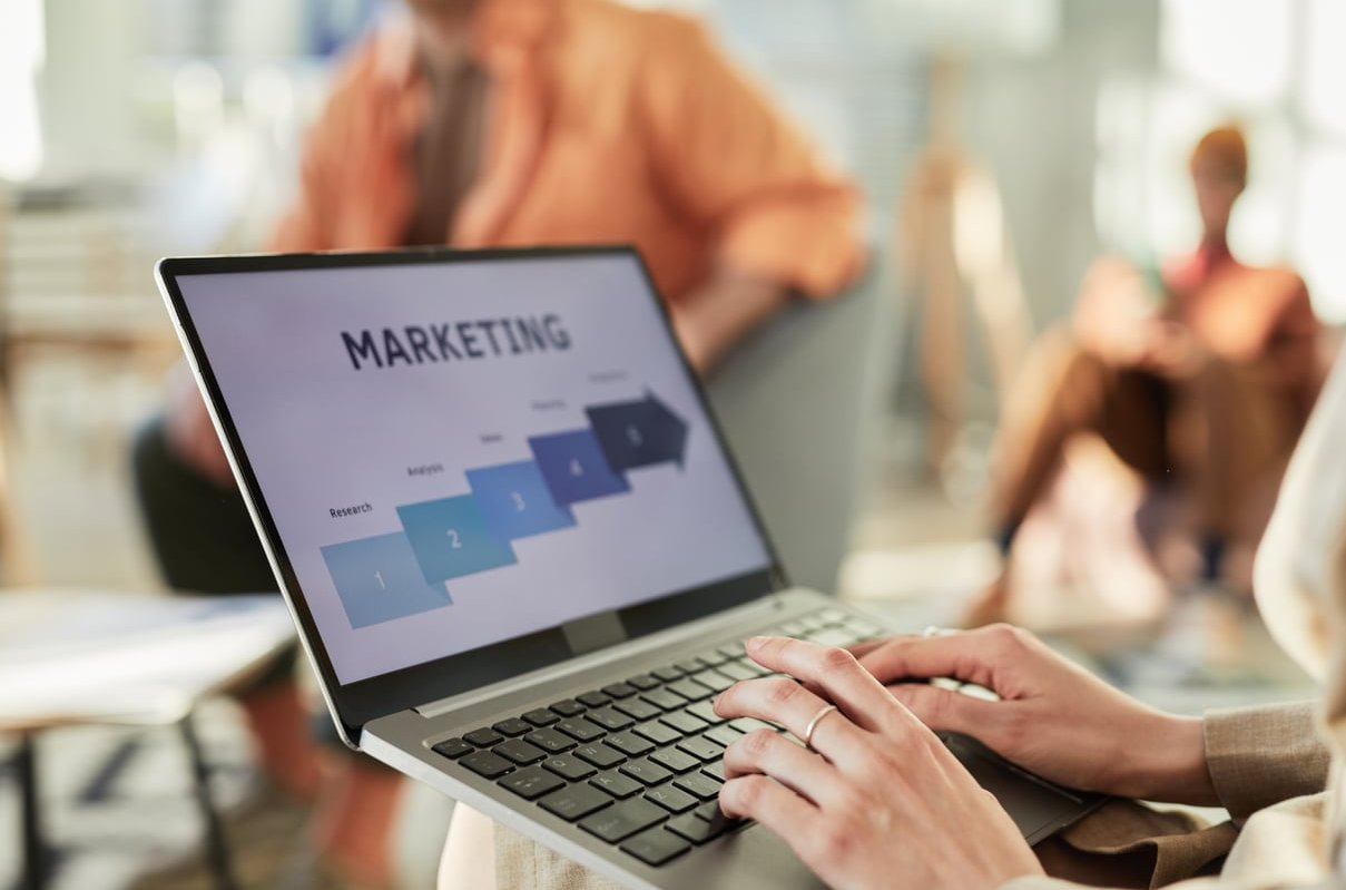 email marketing laptop